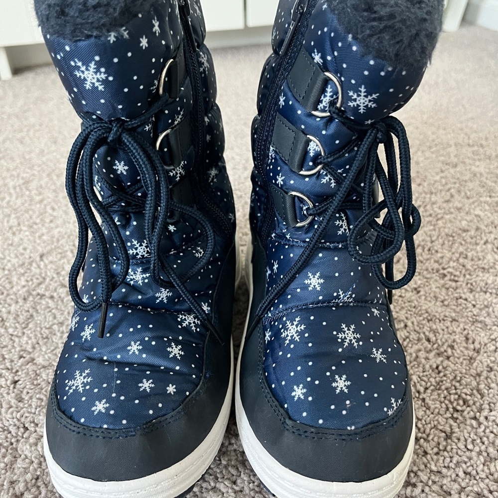 Girls Snow Boots size 13 (little kid)